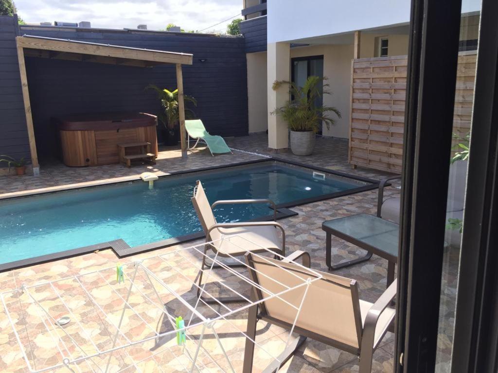 Nicole Residence Avec Piscine Chauffee & Jacuzzi Saint-André Exterior photo