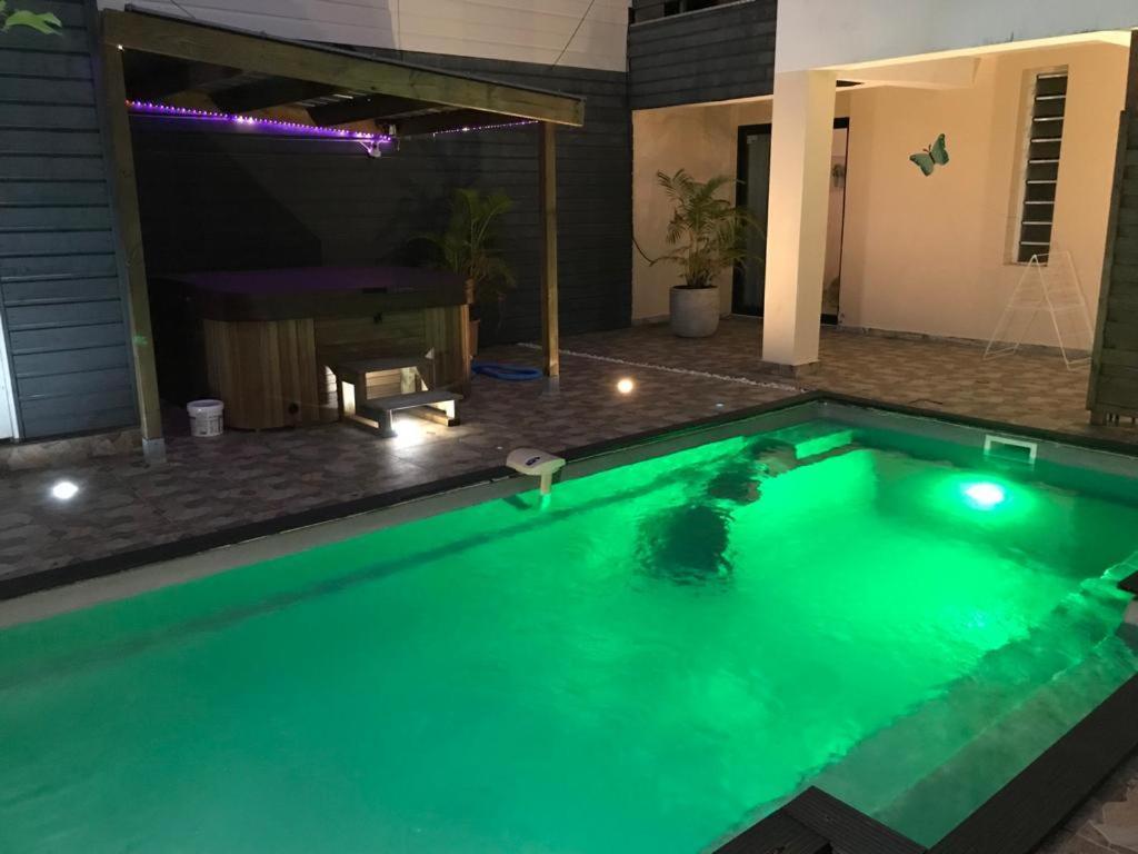 Nicole Residence Avec Piscine Chauffee & Jacuzzi Saint-André Exterior photo