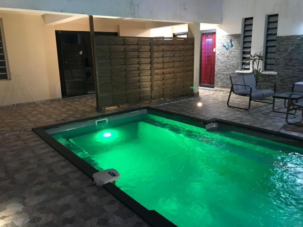 Nicole Residence Avec Piscine Chauffee & Jacuzzi Saint-André Exterior photo